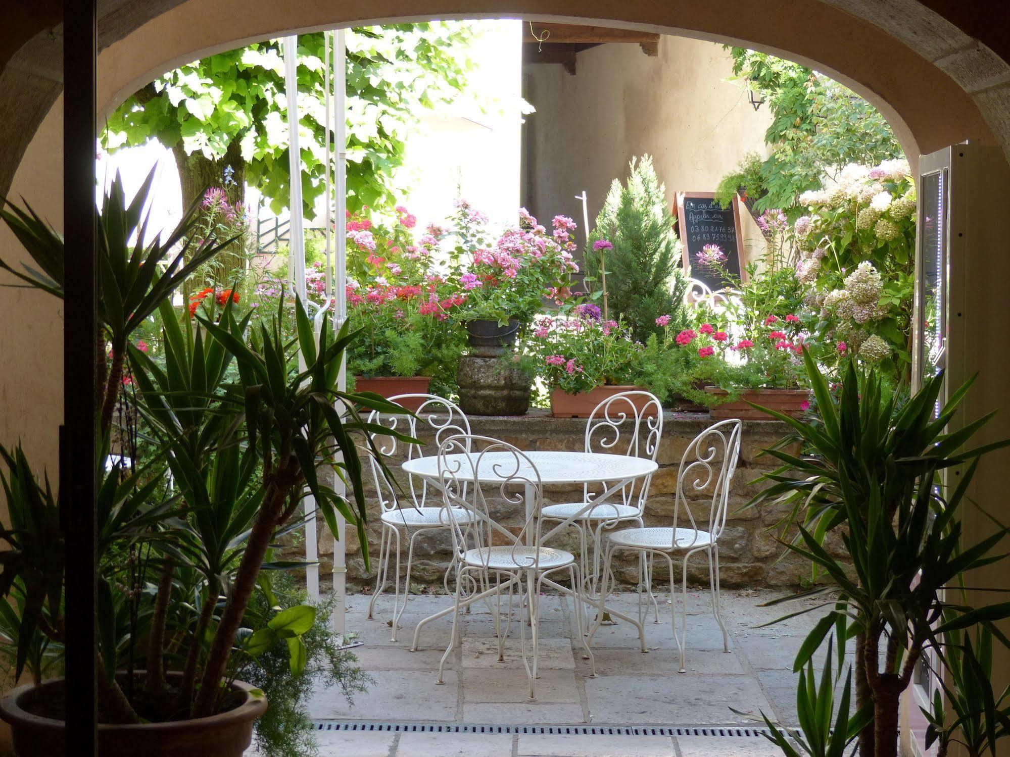 Hotel De La Halle Nolay  Exterior photo