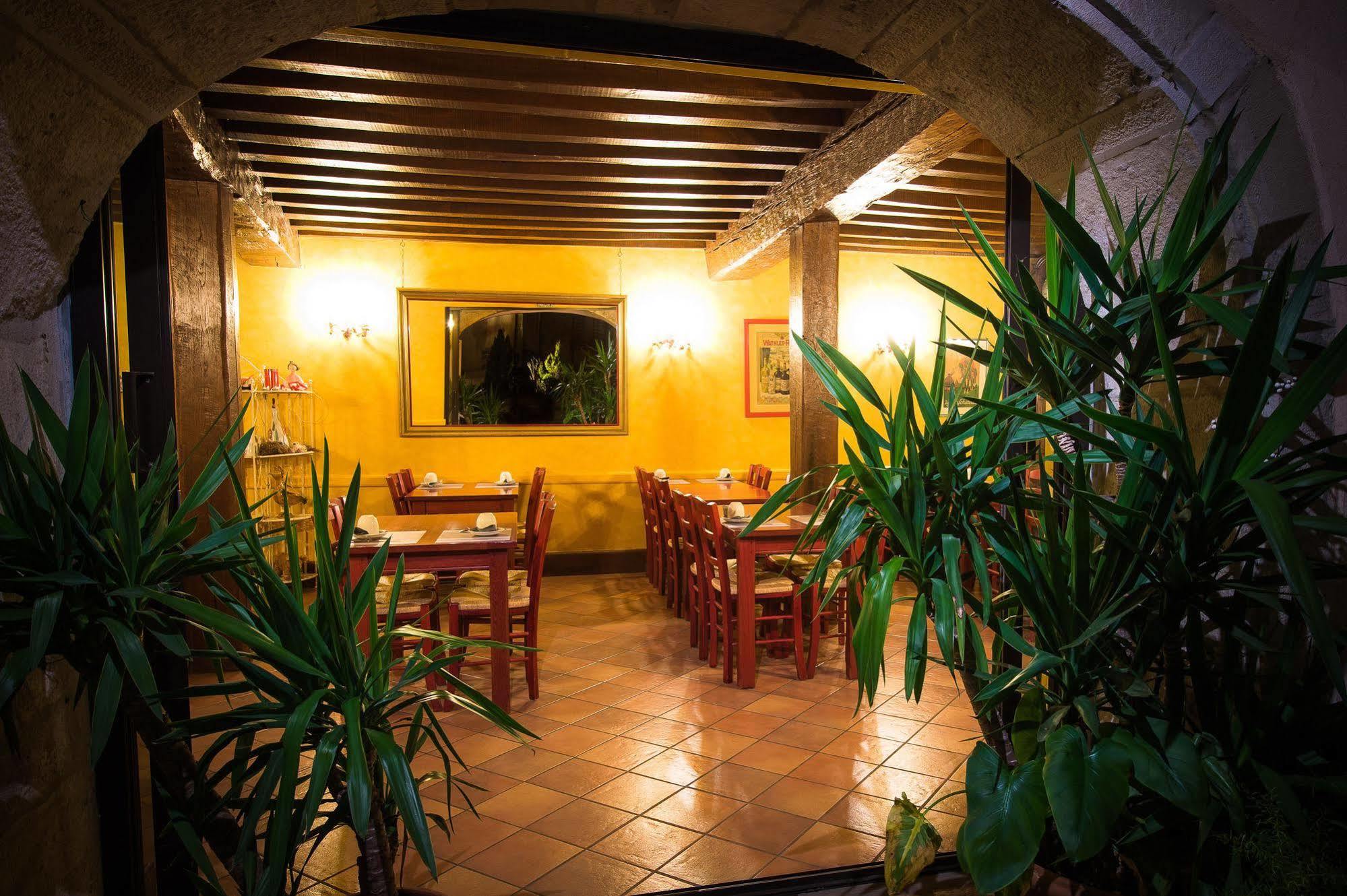 Hotel De La Halle Nolay  Exterior photo